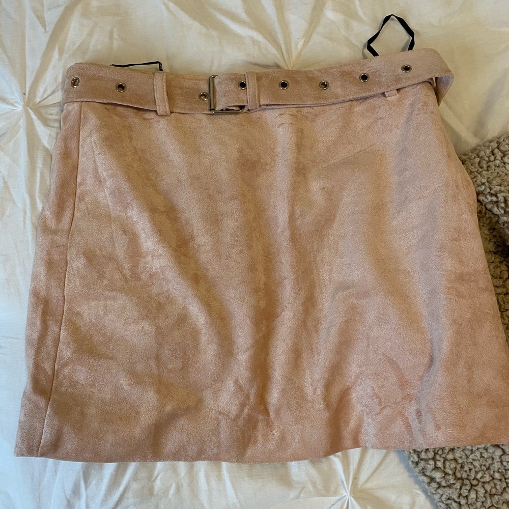 Suede skirt ! Neutral pink color